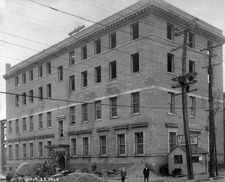 Immigration Detention Hospital, Montreal, Oct. 25, 1913, PA-053134, Library and Archives Canada.